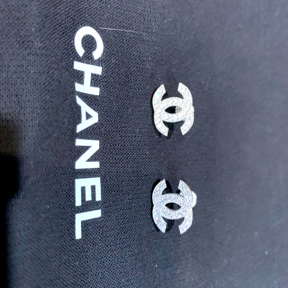 Absolutely stunning cc earrings brand new, rare and collectible. Must have! - Picture 7 of 13